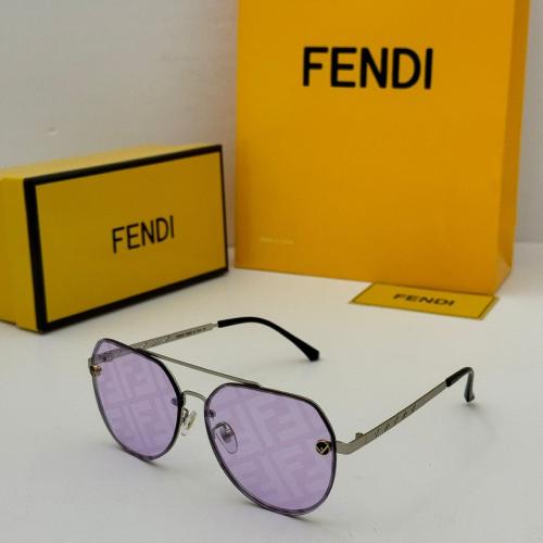 نظارة شمسية نسائية فندي