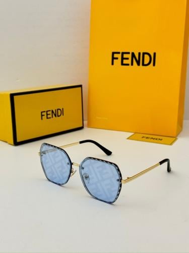 نظارة شمسية نسائية فندي