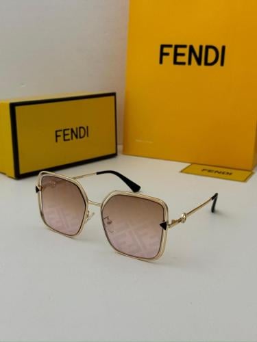 نظارة شمسية نسائية فندي