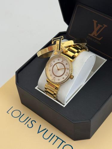 طقم ساعة نسائية لويس فيتون - سوار ذهبي وميناء أبيض...