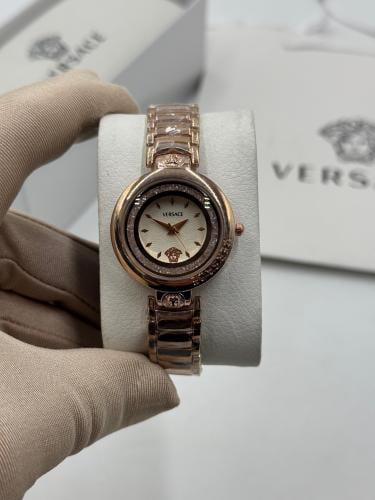 ساعة نسائية فيرساتشي