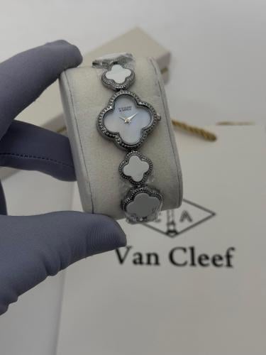 ساعة نسائية فان كليف