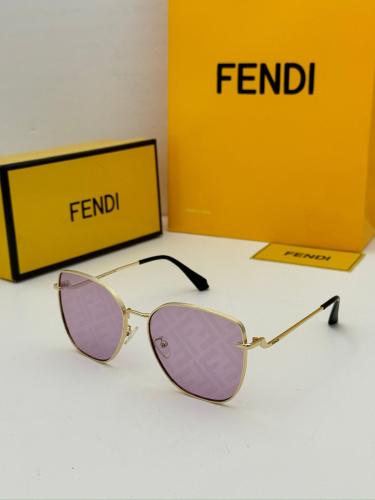 نظارة شمسية نسائية فندي