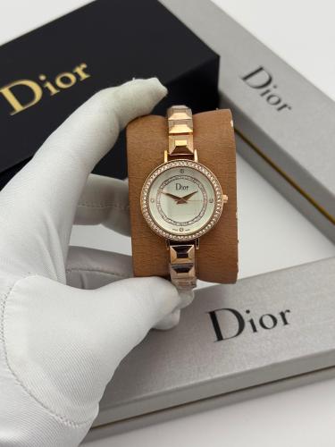 ساعة نسائية ديور