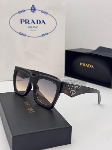 نظارة شمسية نسائية برادا