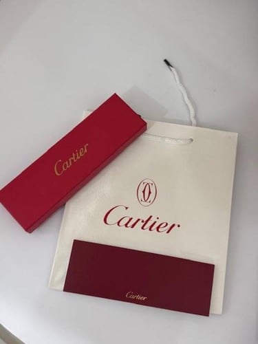 دومو كارتير قلم بفص كحلي غطاء