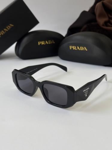 نظارة شمسية نسائية برادا