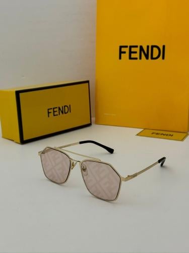 نظارة شمسية نسائية فندي