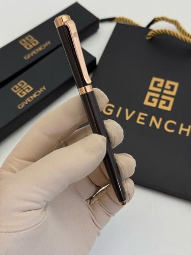 قلم جيفنشي فرار ناعم باللون الأسود