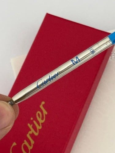 دومو كارتير قلم بفص كحلي غطاء
