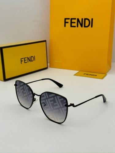 نظارة شمسية نسائية فندي