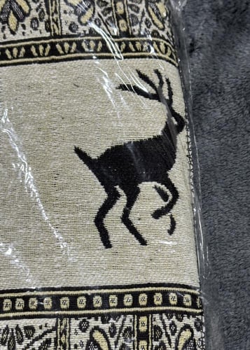 شال ابو غزاله لون اسود