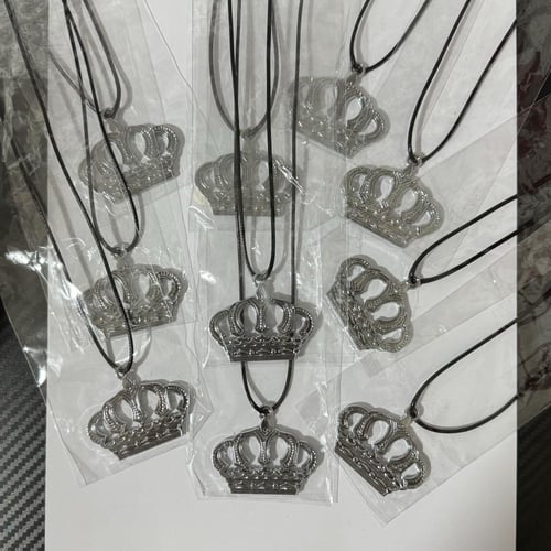 تعليقة التاج لون فضي