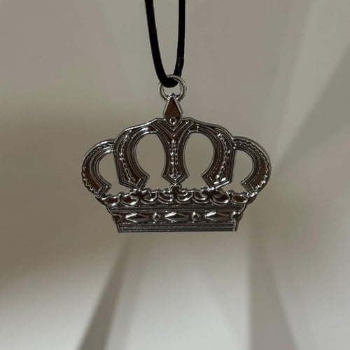 تعليقة التاج لون فضي