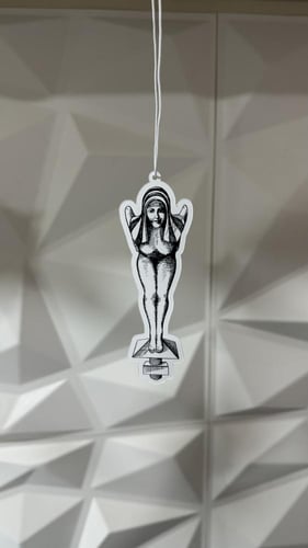 تعليقة تمثال حورية مصرية