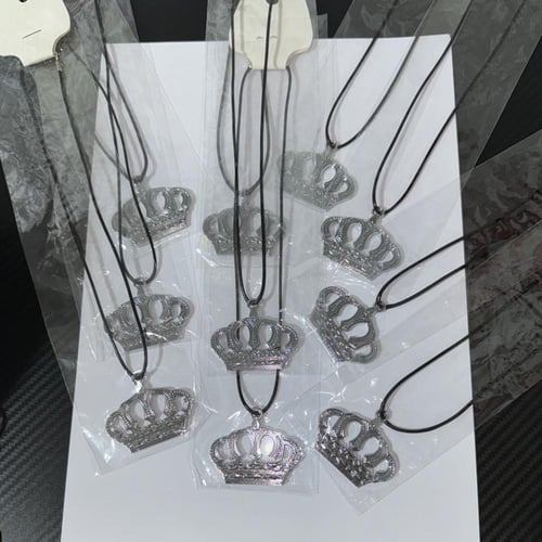 تعليقة التاج لون فضي