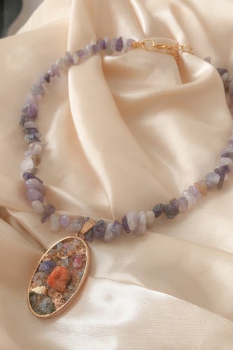 سلسال مع حجر الورد