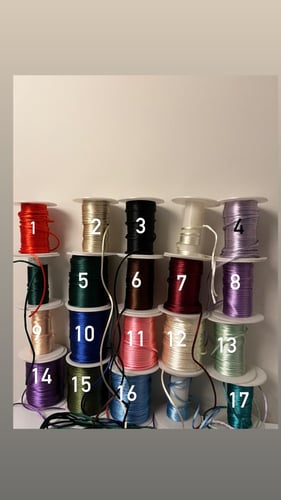 اسواره على شكل اكس مع 2024 ونجمه