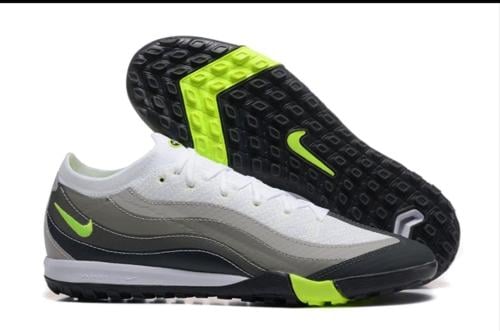 نايك ماركاريل عشب صناعي اسود