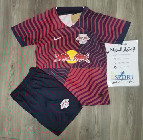 طقم لابزيغ الاساسي احمر 2024