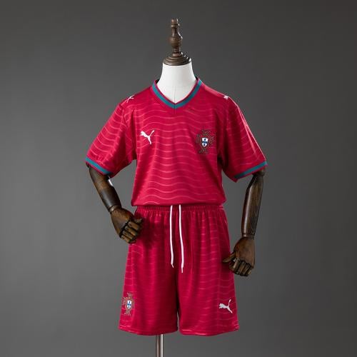 طقم منتخب البرتغال احمر ولادي اساسي2026