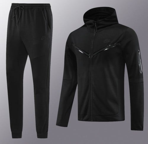 ترانسوت نايك مع السروال اسود