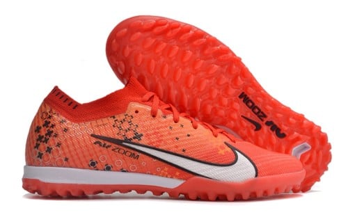 نايك ماركاريل عشب صناعي احمر