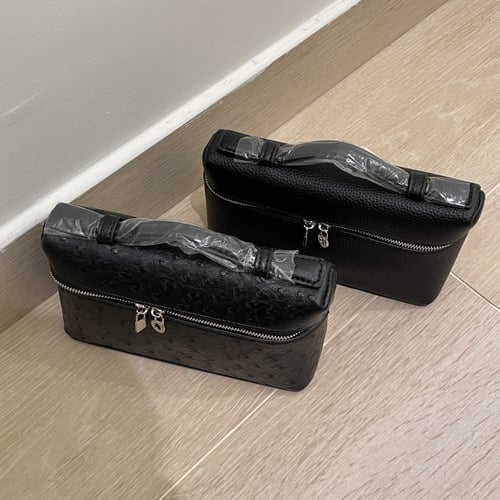 لورا باق - لون اسود جلد نعام