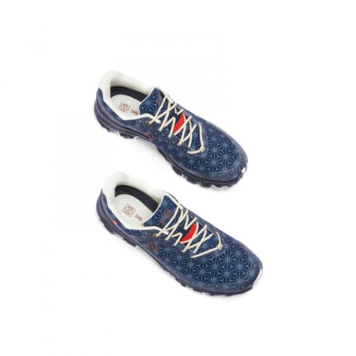 سنيكرز تعاون لويڤي مع اون كلاود