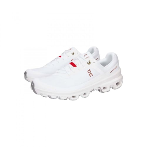 سنيكرز تعاون لويڤي مع اون كلاود