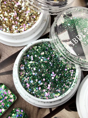 قلتر اخضر لامع