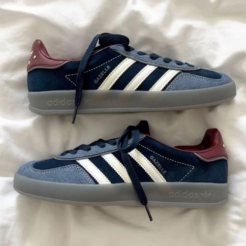 حذاء اديداس