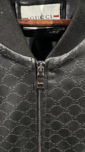 جاكيت قوتشي رجالي جلد أسود