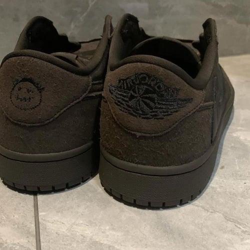 حذاء نايك ترافيس