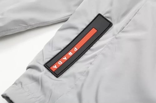 جاكيت برادا رمادي