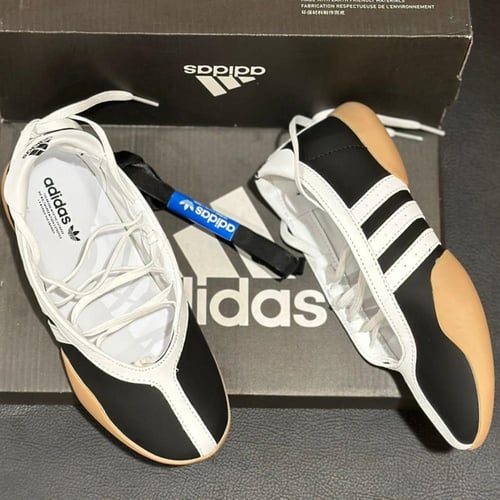 حذاء اديداس نسائي