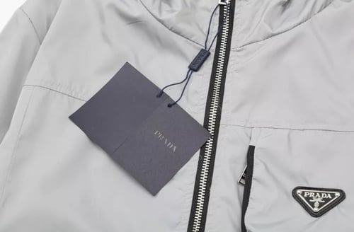 جاكيت برادا رمادي