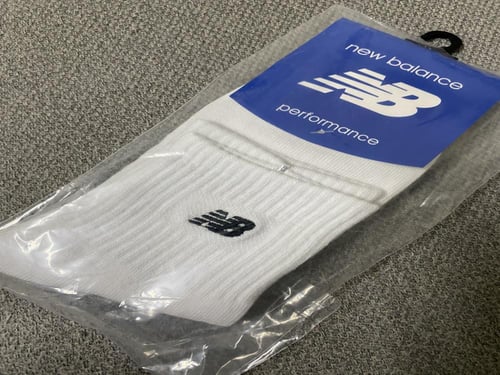 جوارب نيوبالانس طويل أبيض