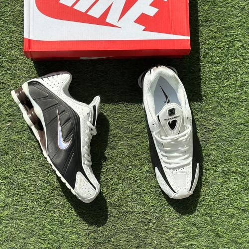 حذاء نايك شوكس R4 الرياضي