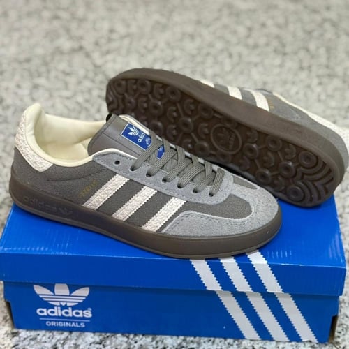 حذاء اديداس