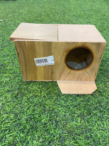 Birdhouse for lovebird breeding with an upper hatc...