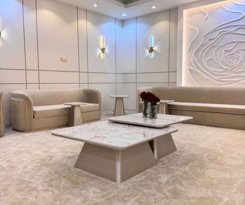 طقم طاولات خشب +بديل رخام