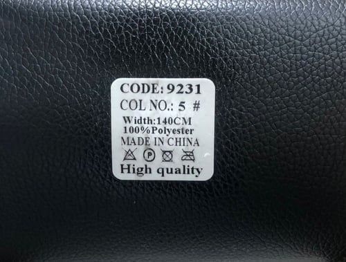 كرسي بذراعين جلد