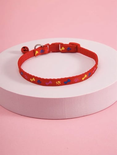 طوق للقطط برسمة عظمة و كفوف