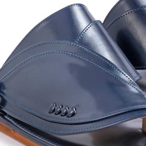 حذاء شرقي كحلي سادة نعل