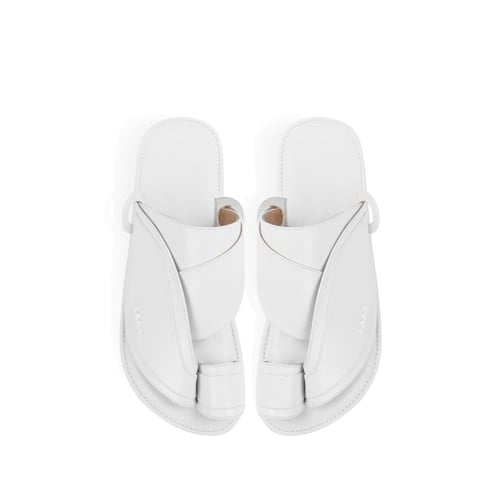 حذاء شرقي أبيض سادة