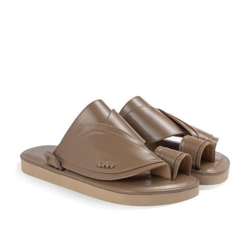 حذاء شرقي بيج غامق سادة