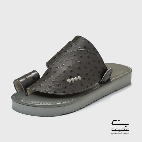 حذاء شرقي رصاصي نقشة النعام