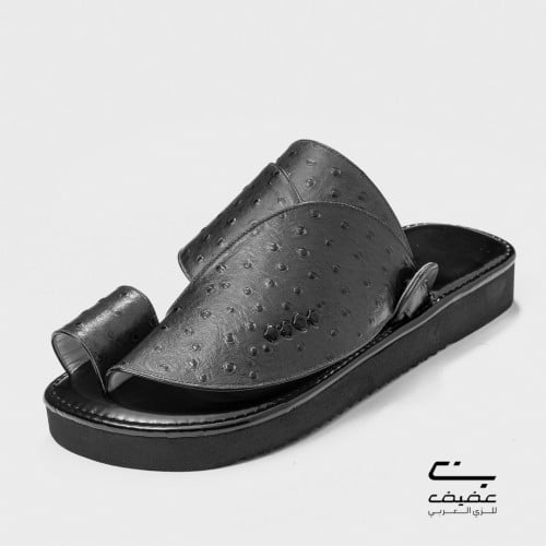 حذاء شرقي أسود نقشة النعام