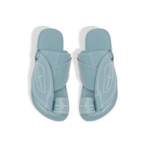 حذاء شرقي سماوي تطريز عين